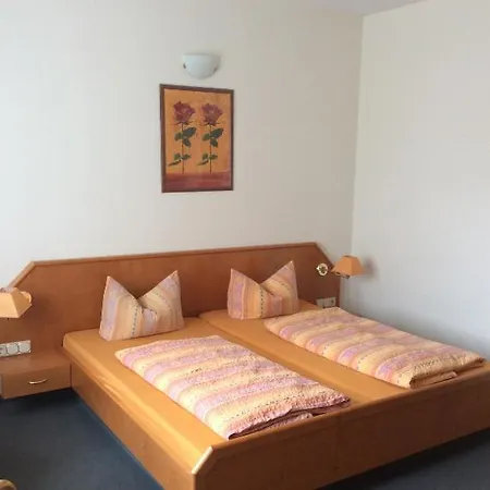 Hotel-pension Bergkranz ゲストハウス ブラウンラーゲ